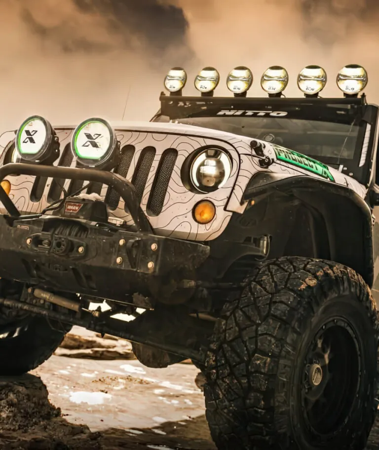 Heat-dissipating LED and commercial lighting housings